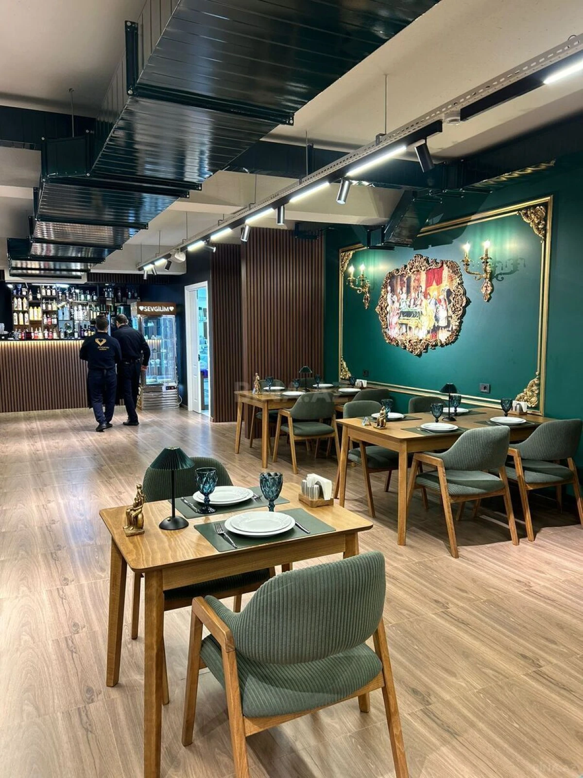 Satılır obyekt 550 m²