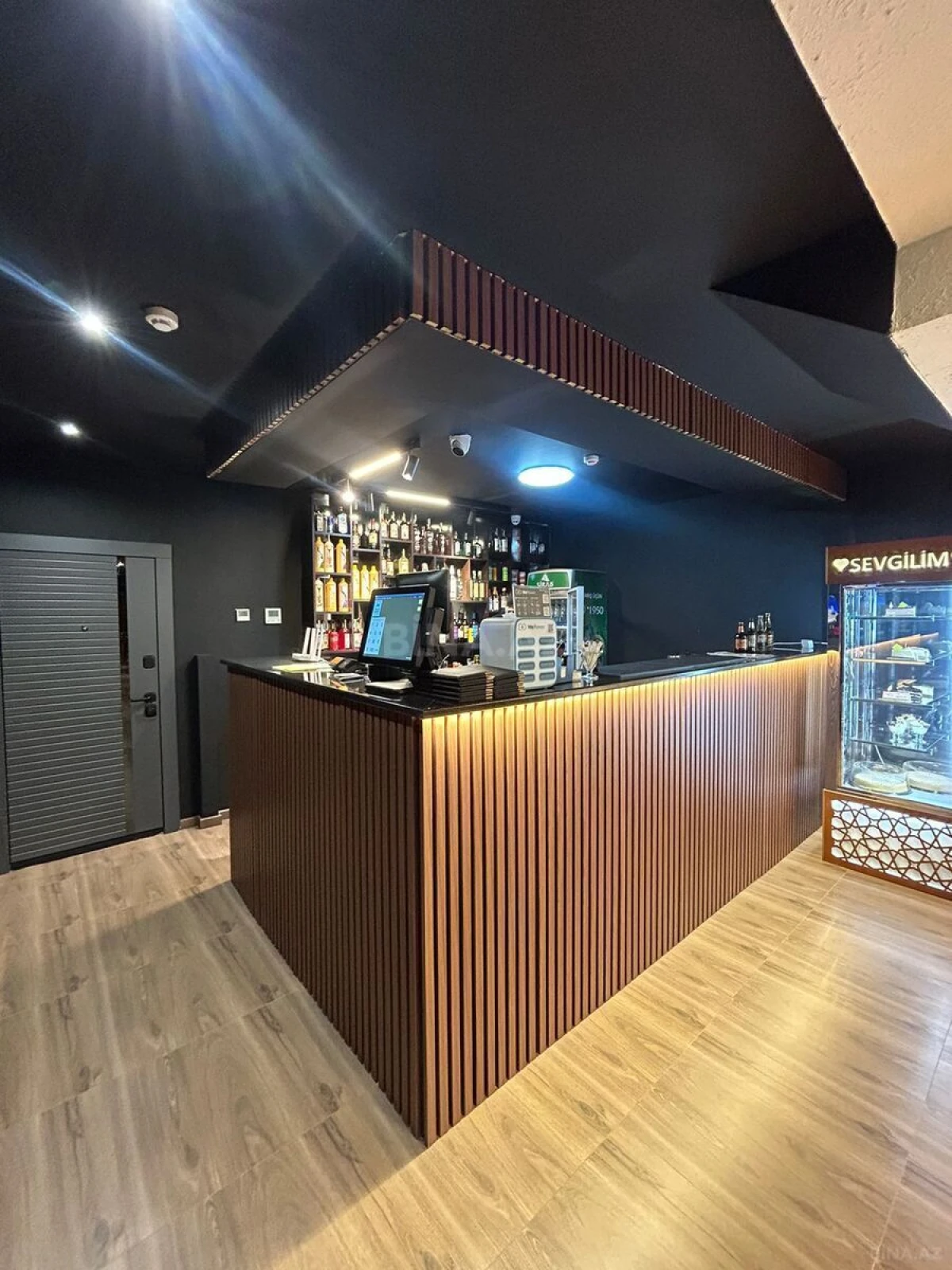 Satılır obyekt 550 m²