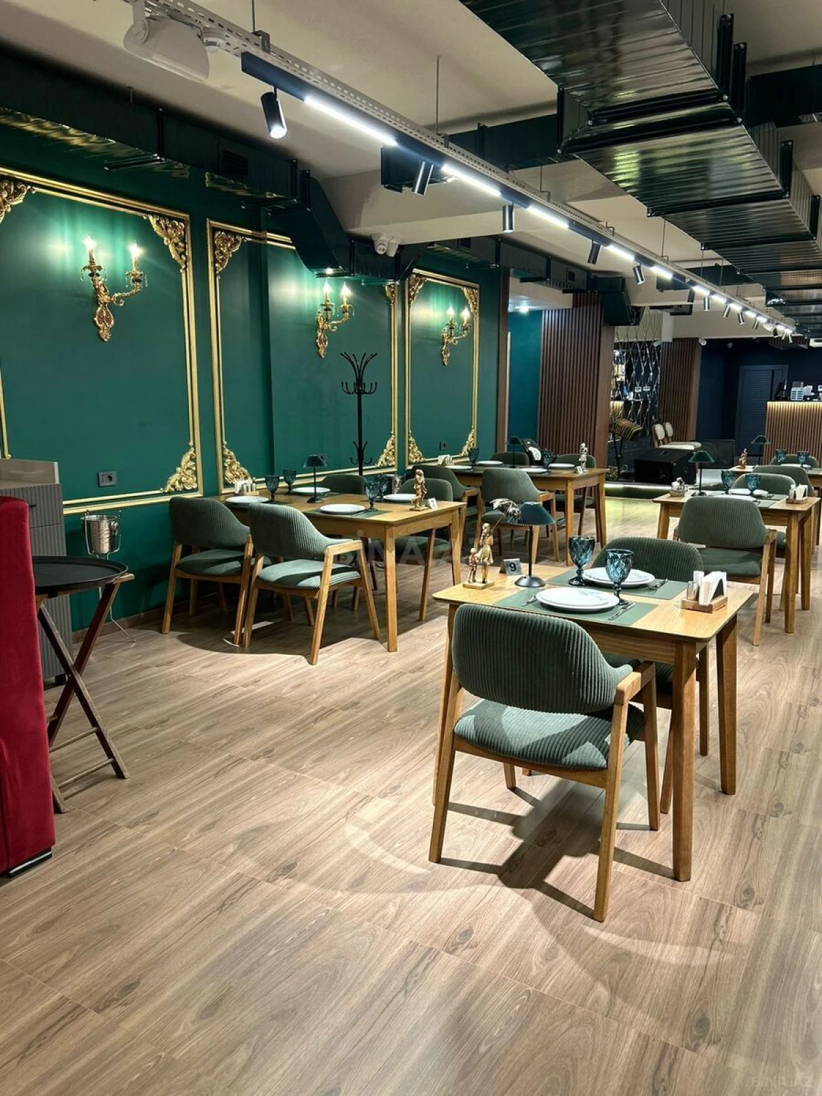 Satılır obyekt 550 m²