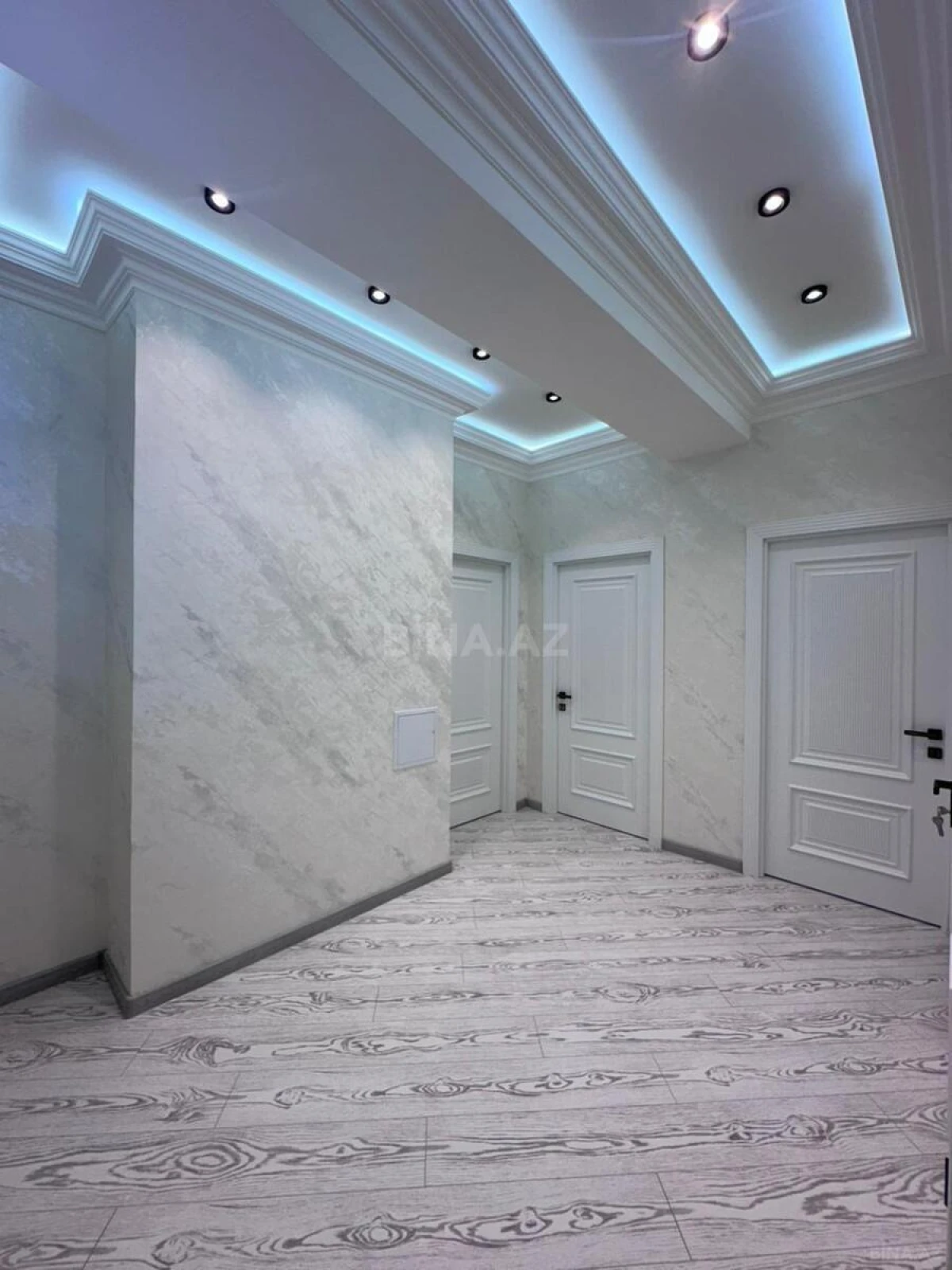 Satılır 2 otaqlı mənzil 77 m²