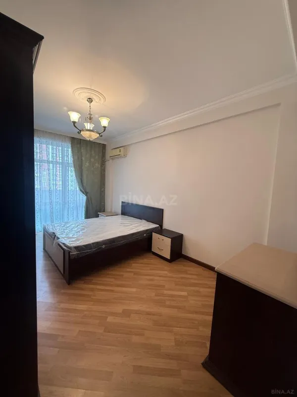 Kirayə verilir 3 otaqlı mənzil 130 m²