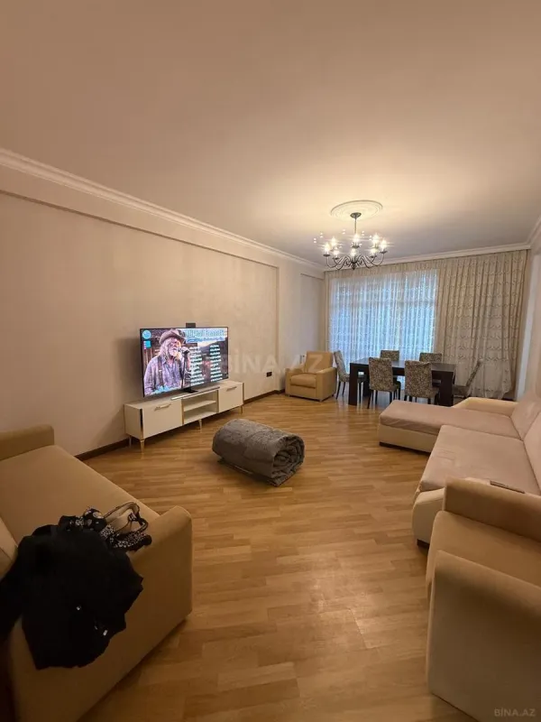 Kirayə verilir 3 otaqlı mənzil 130 m²