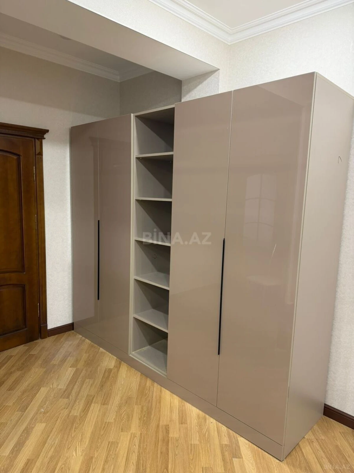 Kirayə verilir 3 otaqlı mənzil 130 m²
