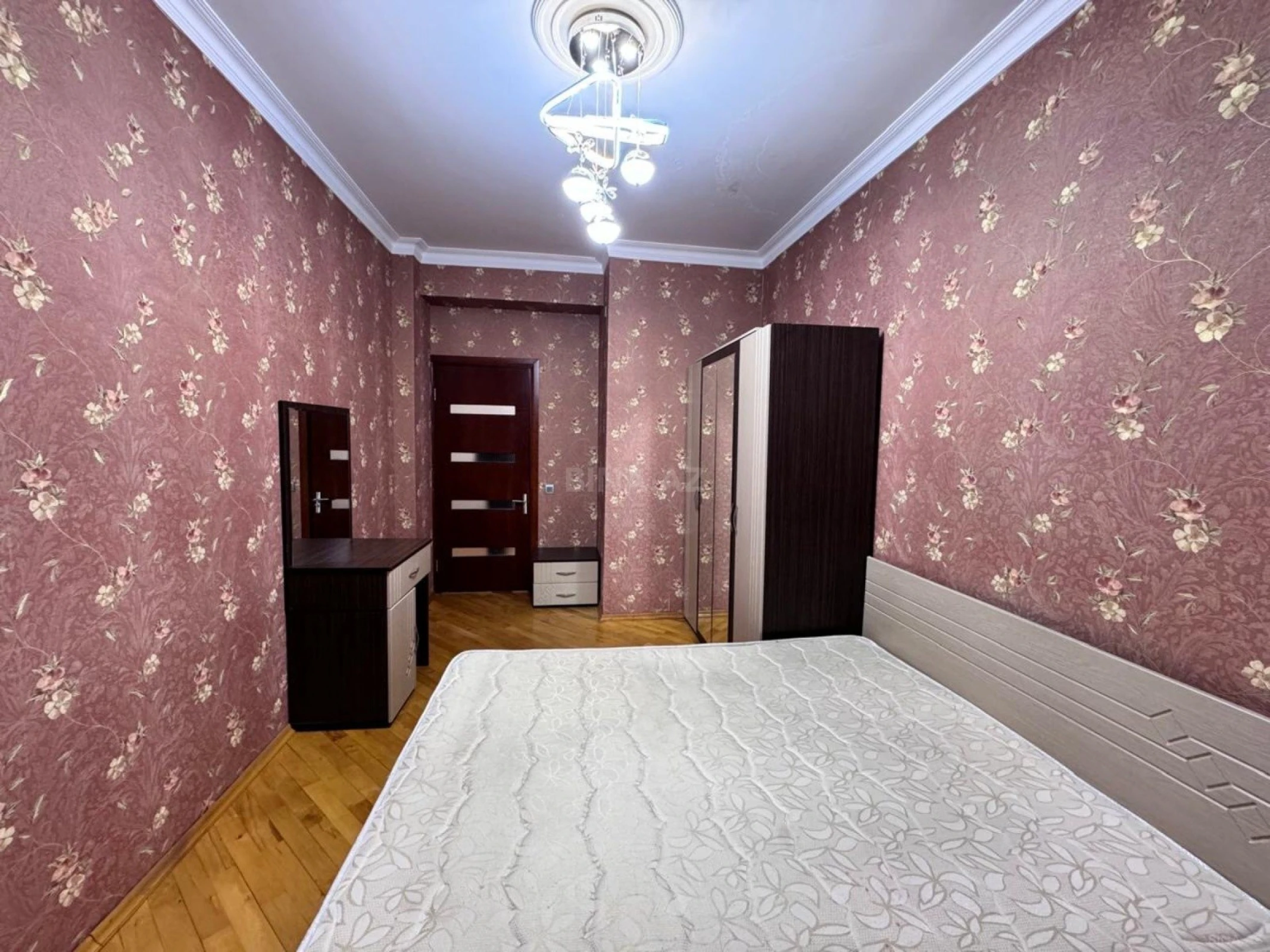 Satılır 3 otaqlı mənzil 103 m²