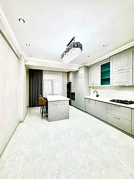 Satılır 3 otaqlı mənzil 138 m²