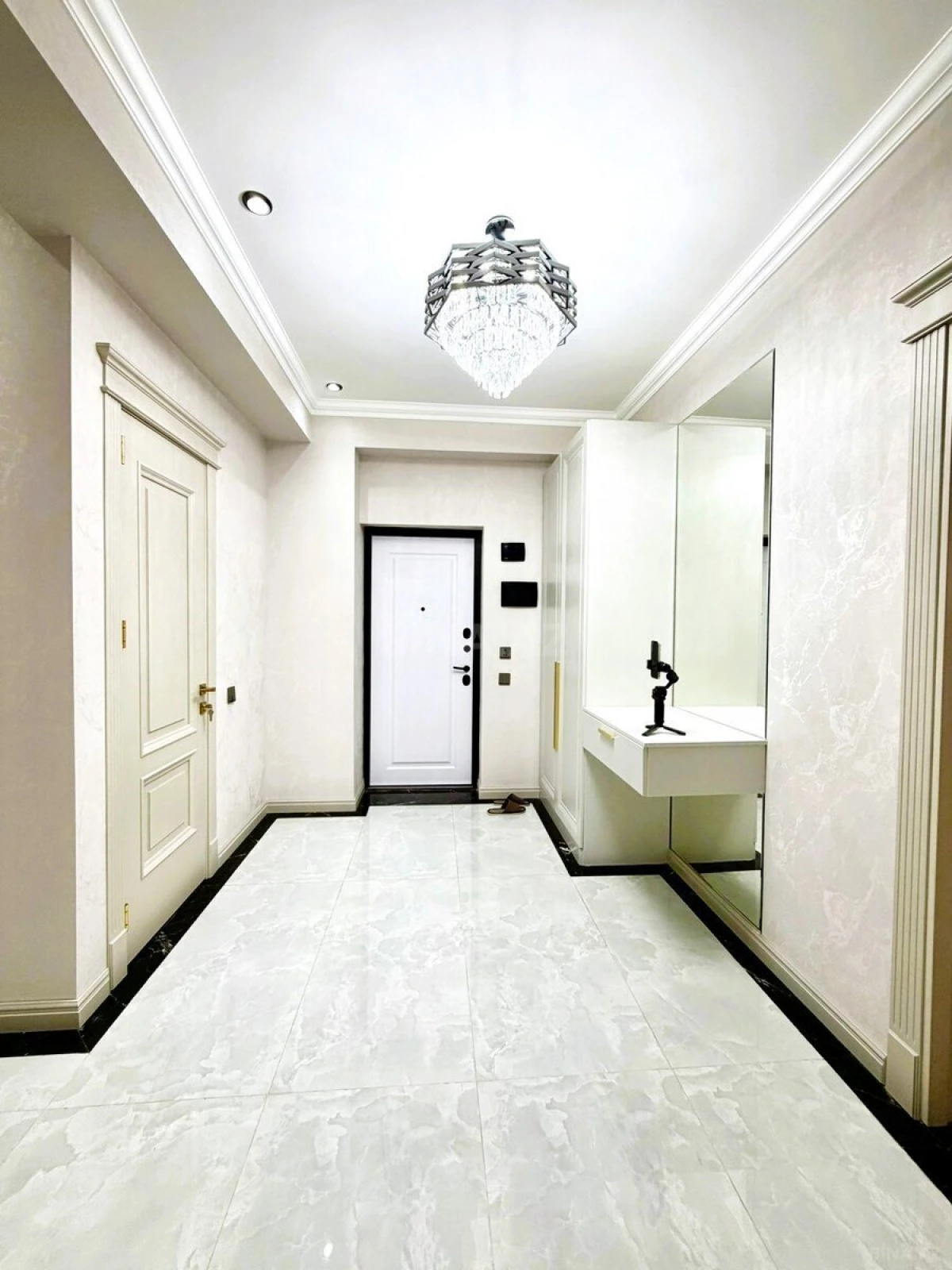 Satılır 3 otaqlı mənzil 138 m²