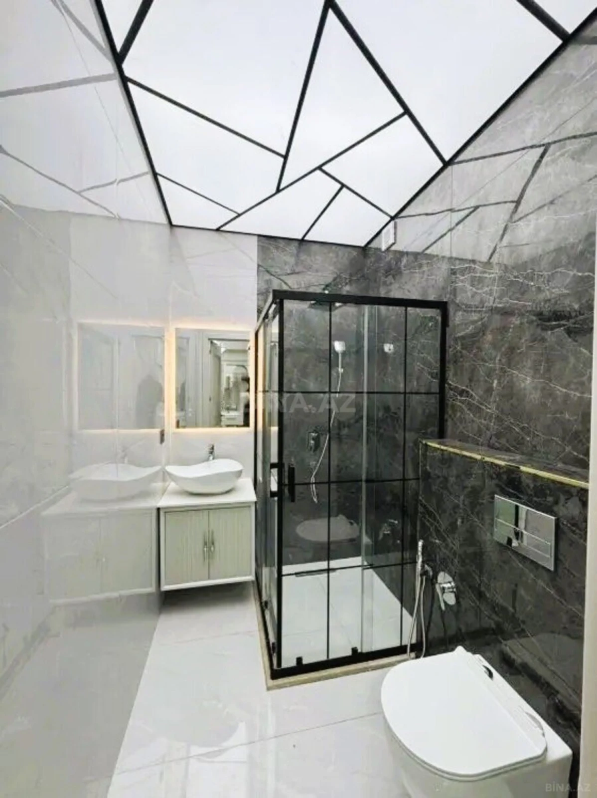 Satılır 3 otaqlı mənzil 138 m²