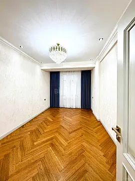 Satılır 3 otaqlı mənzil 138 m²