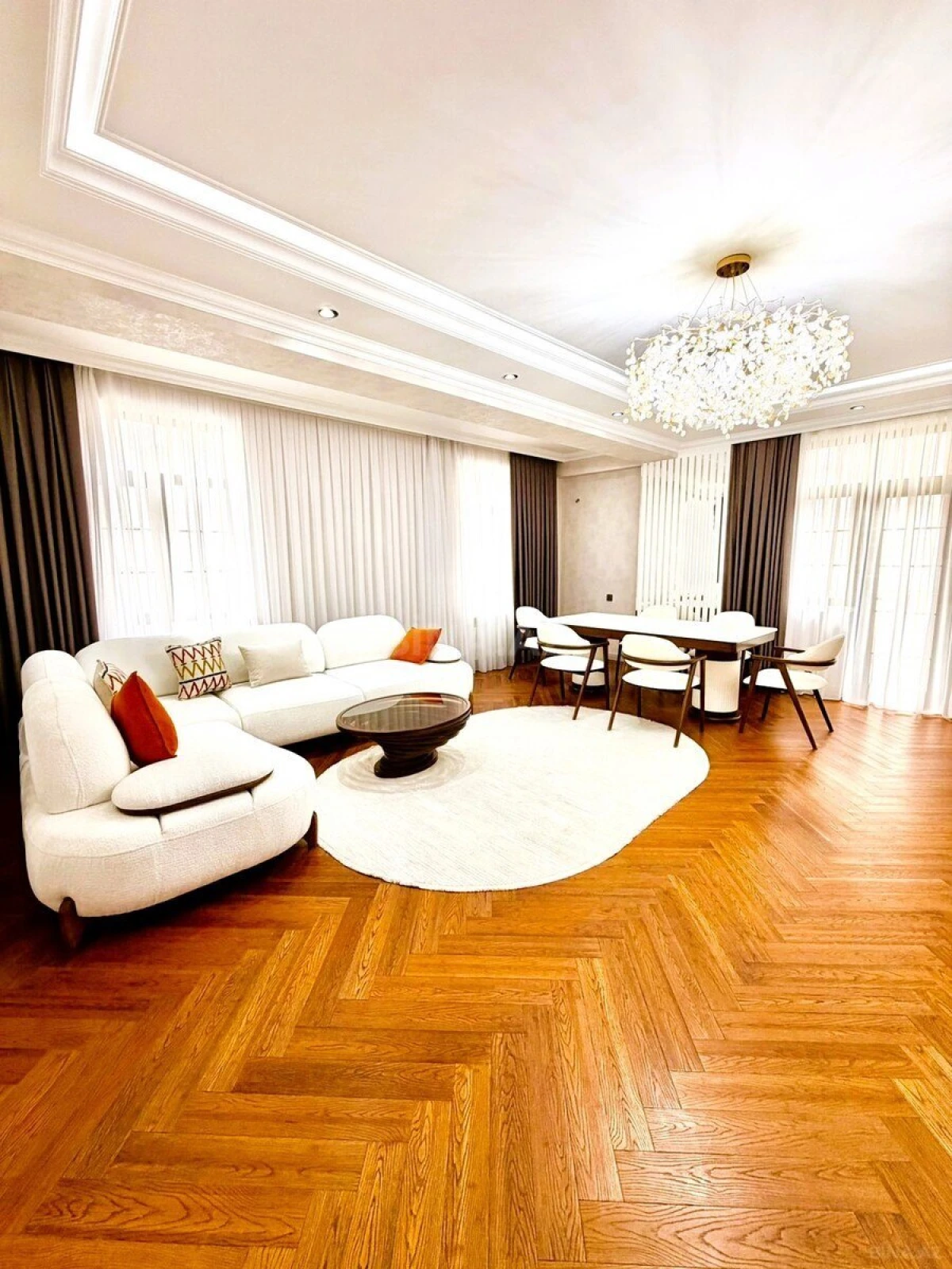 Satılır 3 otaqlı mənzil 138 m²