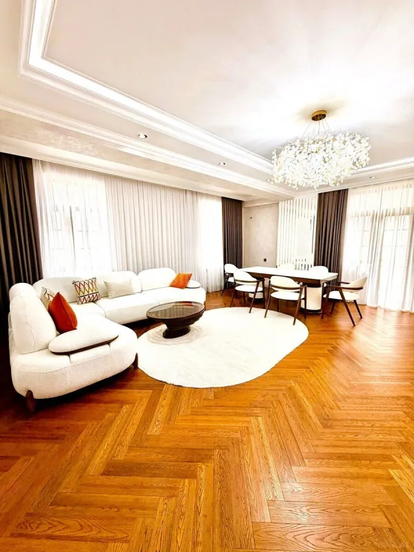 Satılır 3 otaqlı mənzil 138 m²