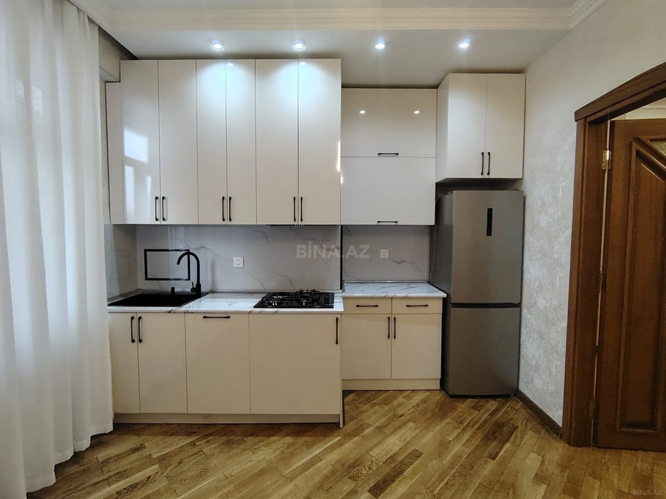 Satılır 2 otaqlı mənzil 89 m²