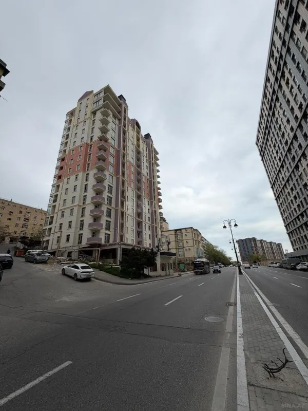 Satılır 3 otaqlı mənzil 130 m²