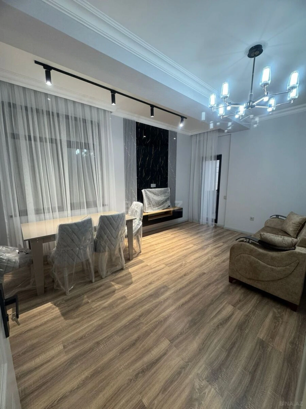Kirayə verilir 2 otaqlı mənzil 80 m²