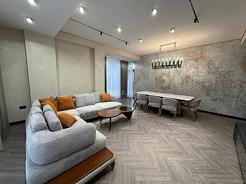 Satılır 3 otaqlı mənzil 143 m²