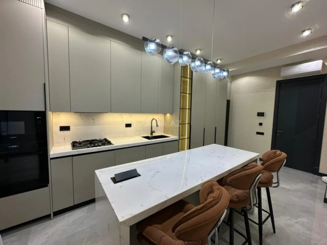 Satılır 3 otaqlı mənzil 143 m²