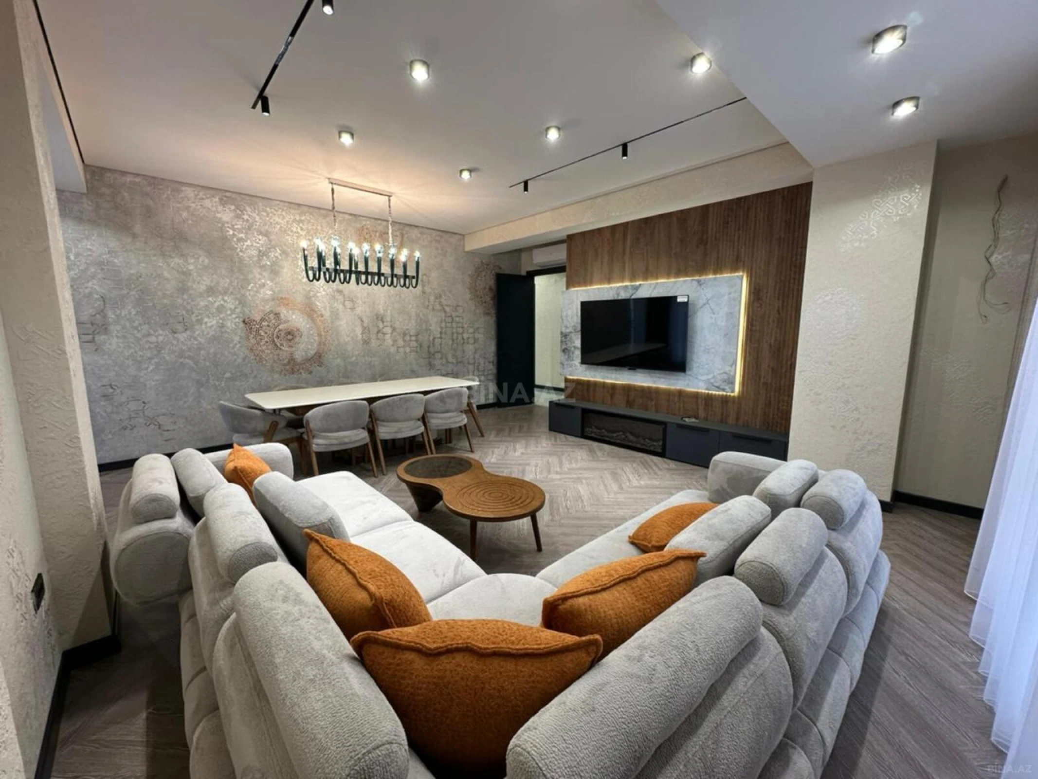 Satılır 3 otaqlı mənzil 143 m²