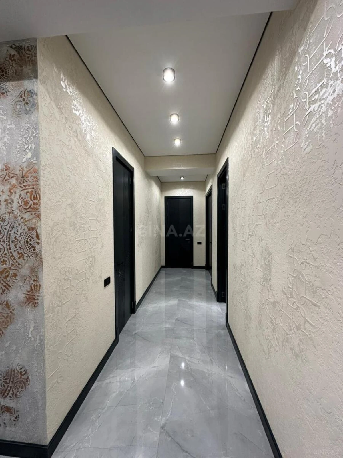 Satılır 3 otaqlı mənzil 143 m²