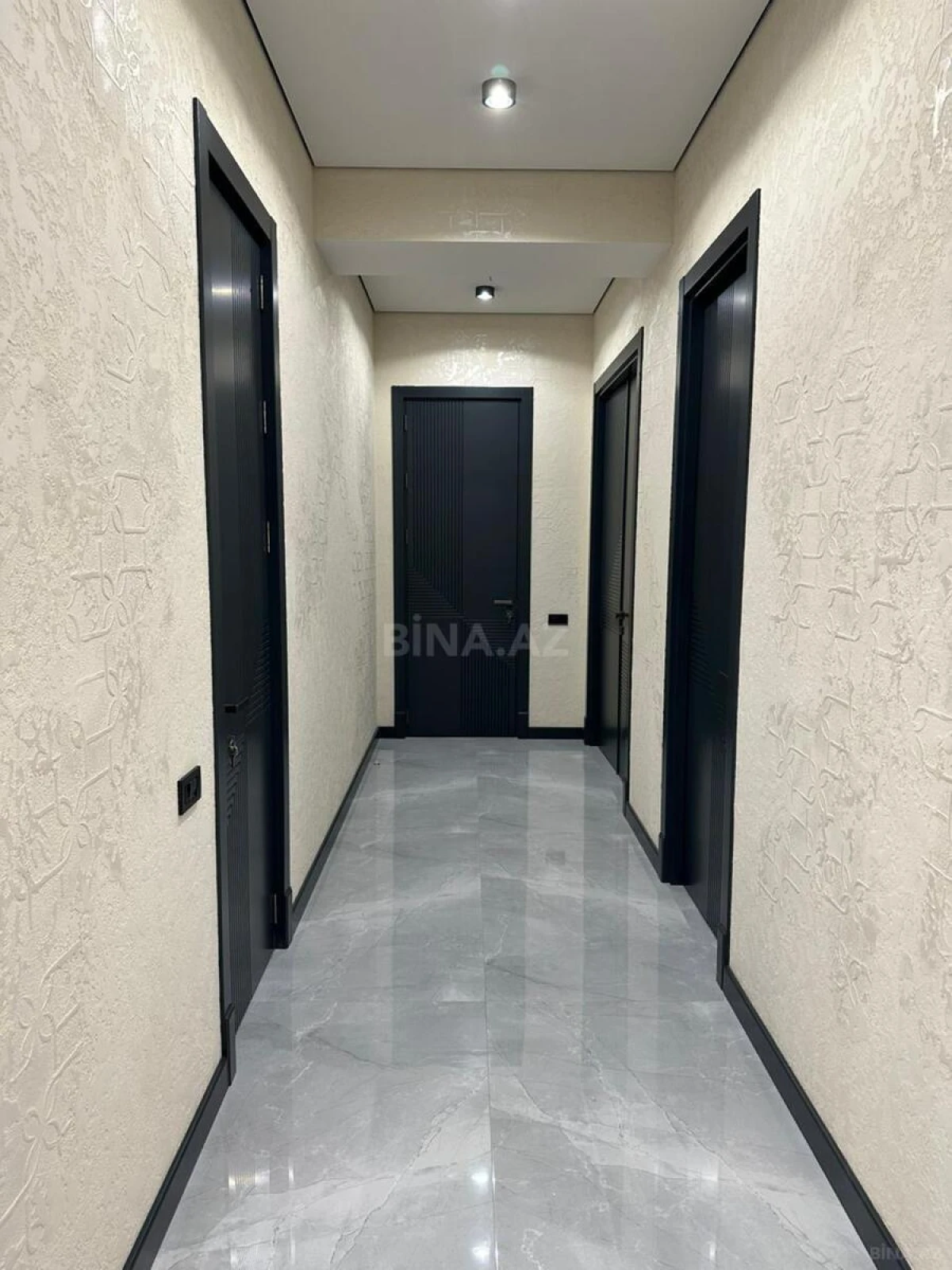 Satılır 3 otaqlı mənzil 143 m²