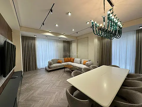 Satılır 3 otaqlı mənzil 143 m²