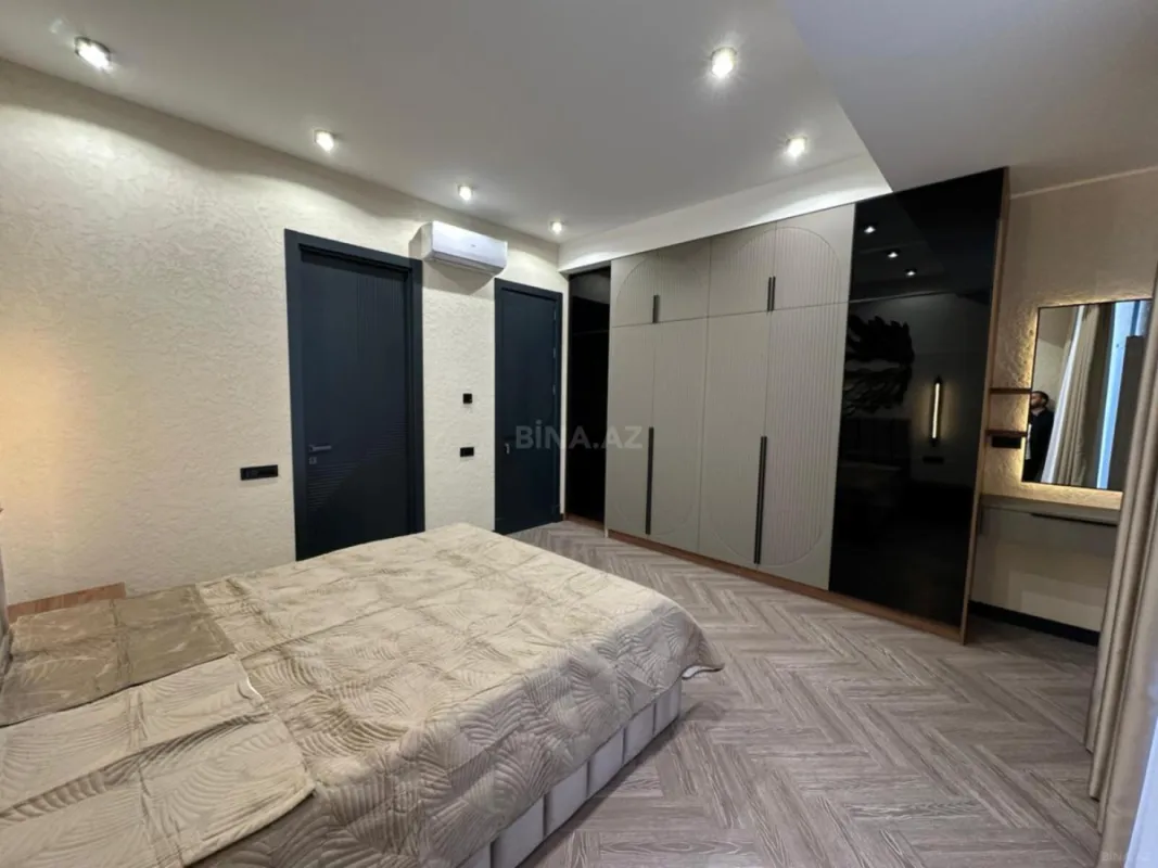 Satılır 3 otaqlı mənzil 143 m²