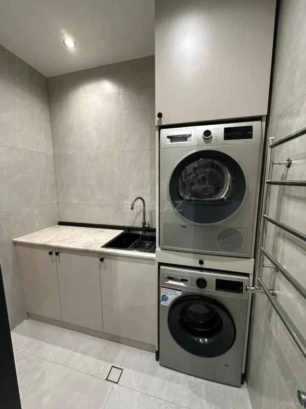 Satılır 3 otaqlı mənzil 143 m²