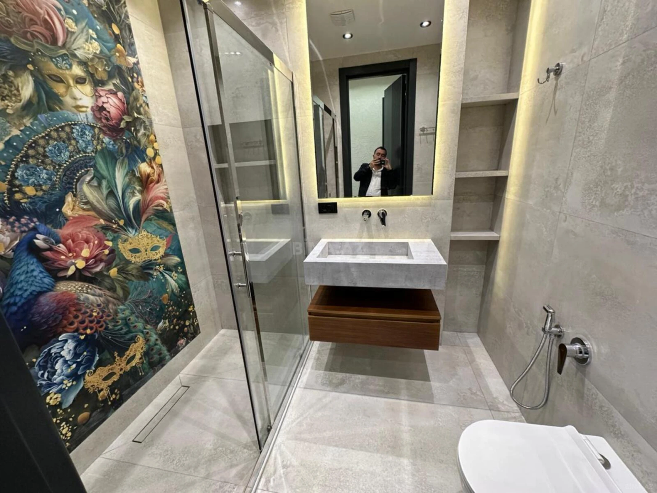 Satılır 3 otaqlı mənzil 143 m²