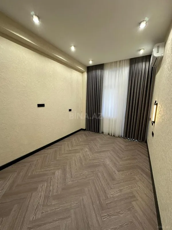 Satılır 3 otaqlı mənzil 143 m²