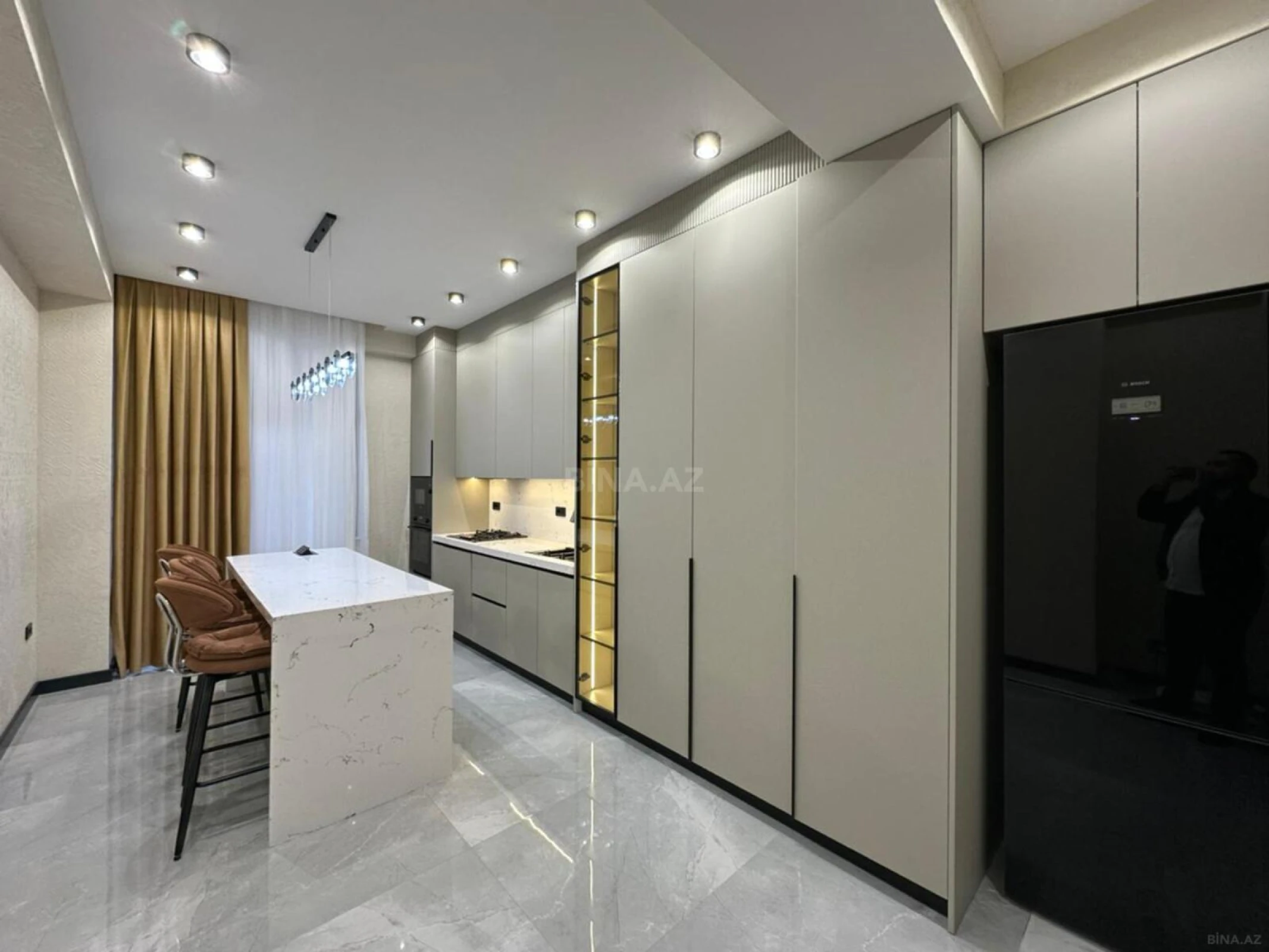 Satılır 3 otaqlı mənzil 143 m²