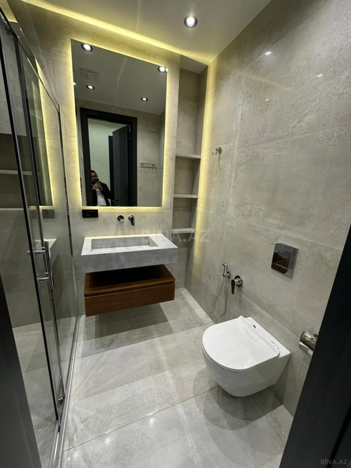 Satılır 3 otaqlı mənzil 143 m²