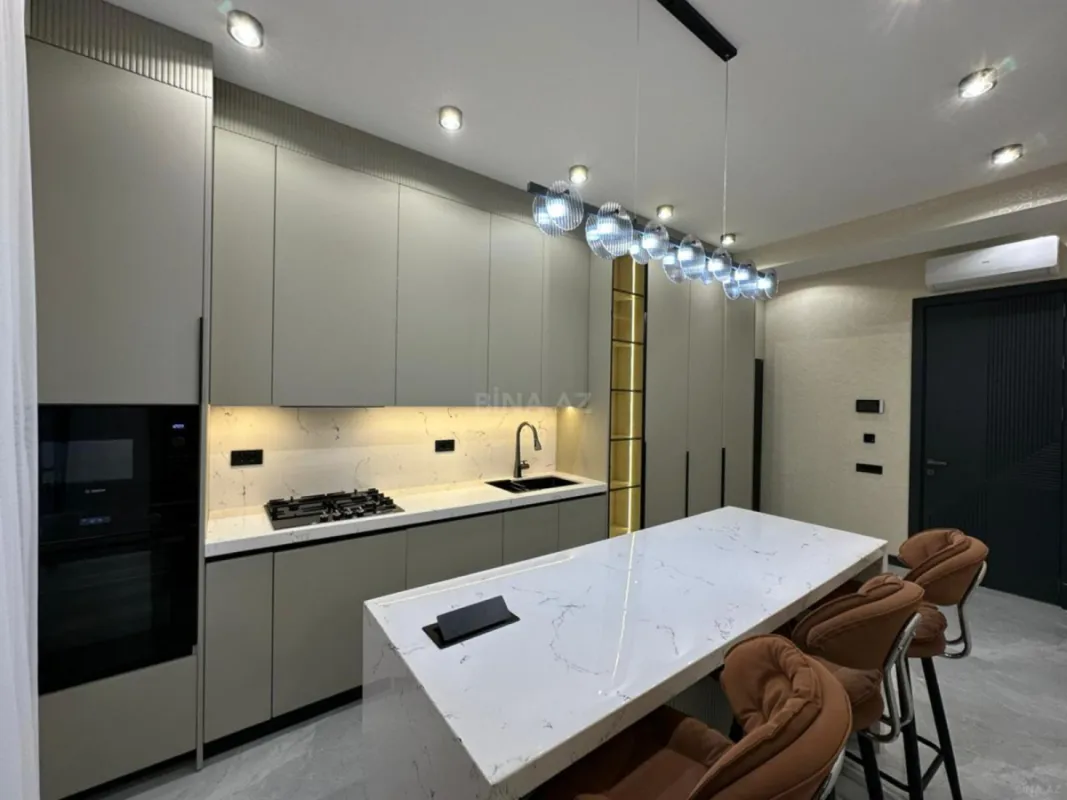 Satılır 3 otaqlı mənzil 143 m²