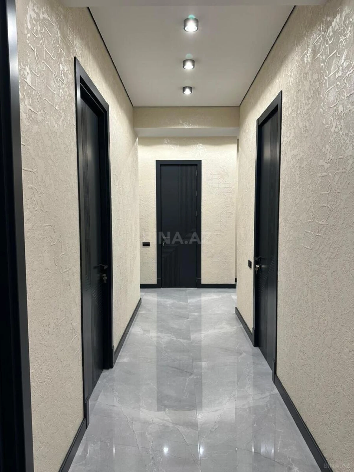 Satılır 3 otaqlı mənzil 143 m²