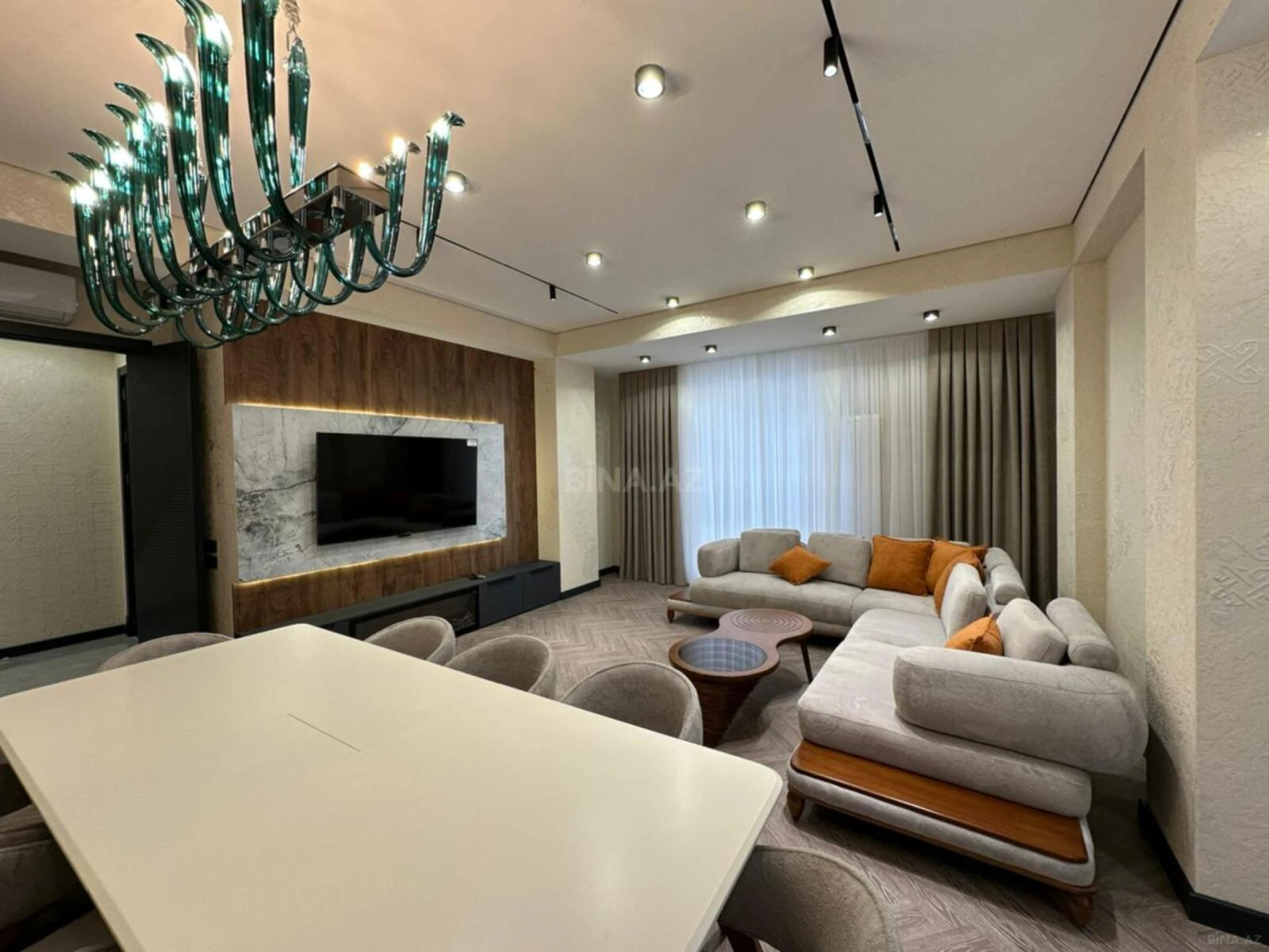 Satılır 3 otaqlı mənzil 143 m²