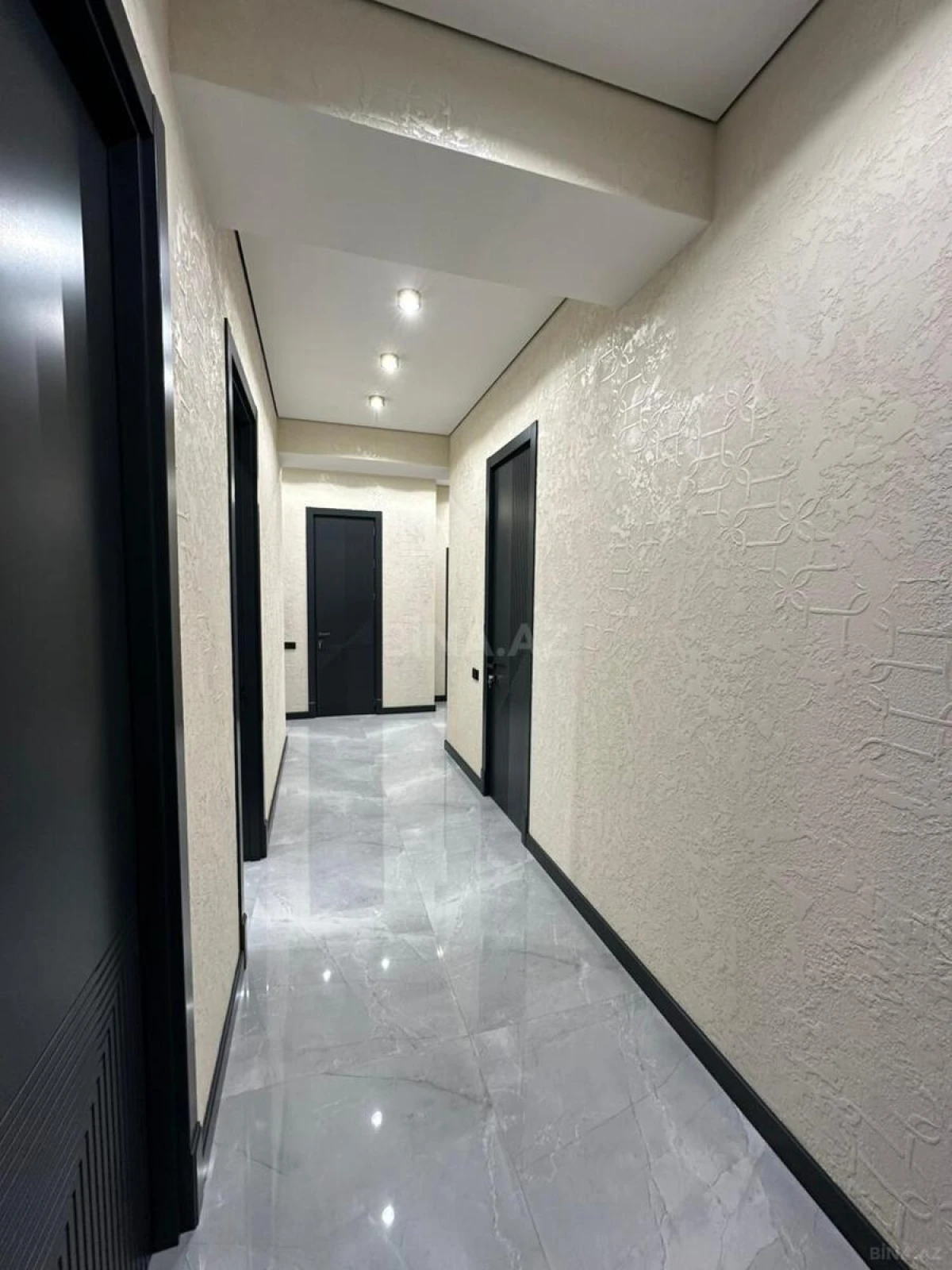 Satılır 3 otaqlı mənzil 143 m²