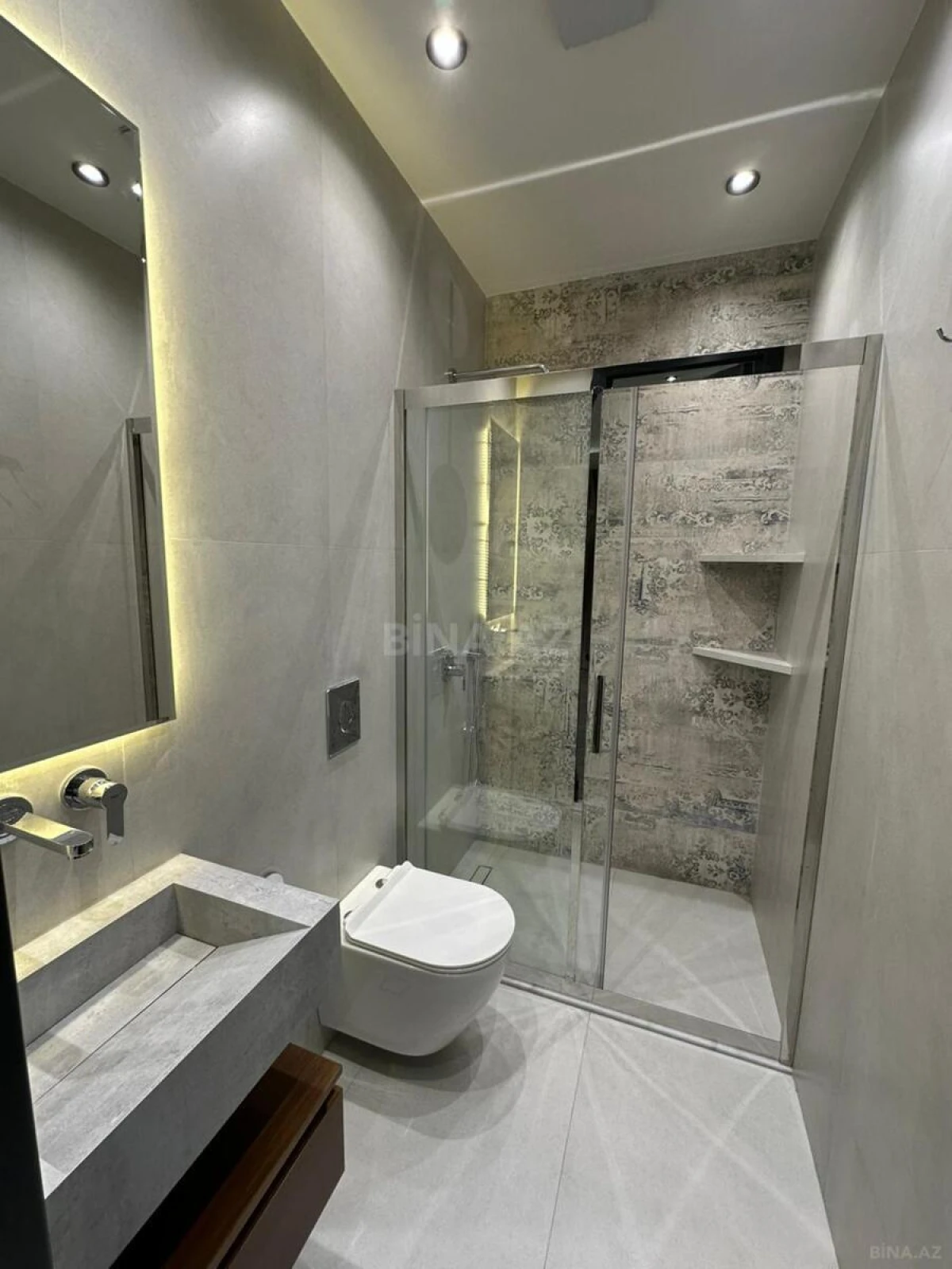 Satılır 3 otaqlı mənzil 143 m²