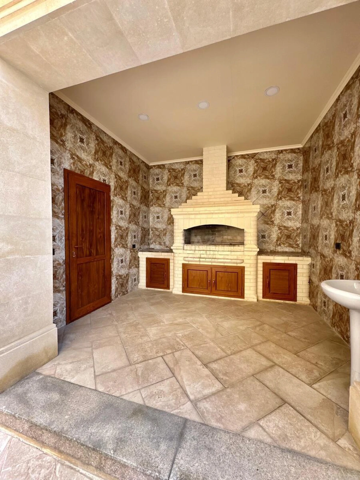 Kirayə verilir 9 otaqlı həyət evi 400 m²