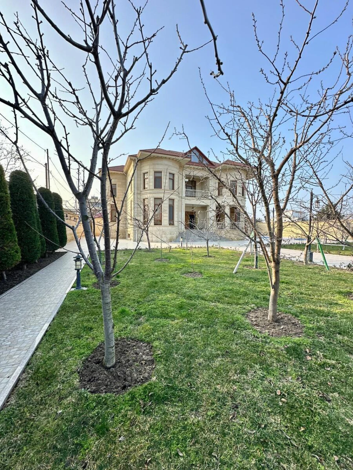 Kirayə verilir 9 otaqlı həyət evi 400 m²