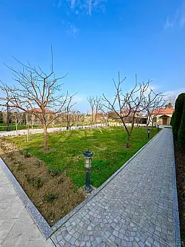 Kirayə verilir 9 otaqlı həyət evi 400 m²