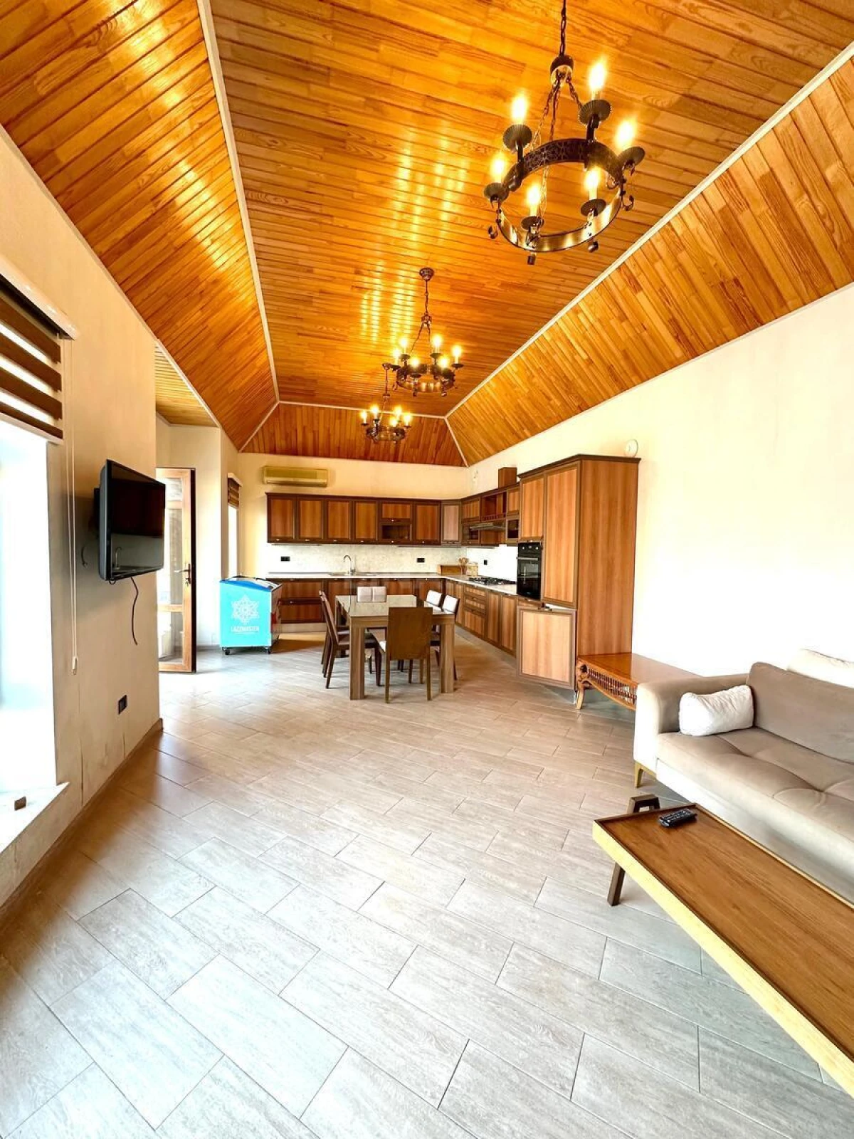 Kirayə verilir 9 otaqlı həyət evi 400 m²