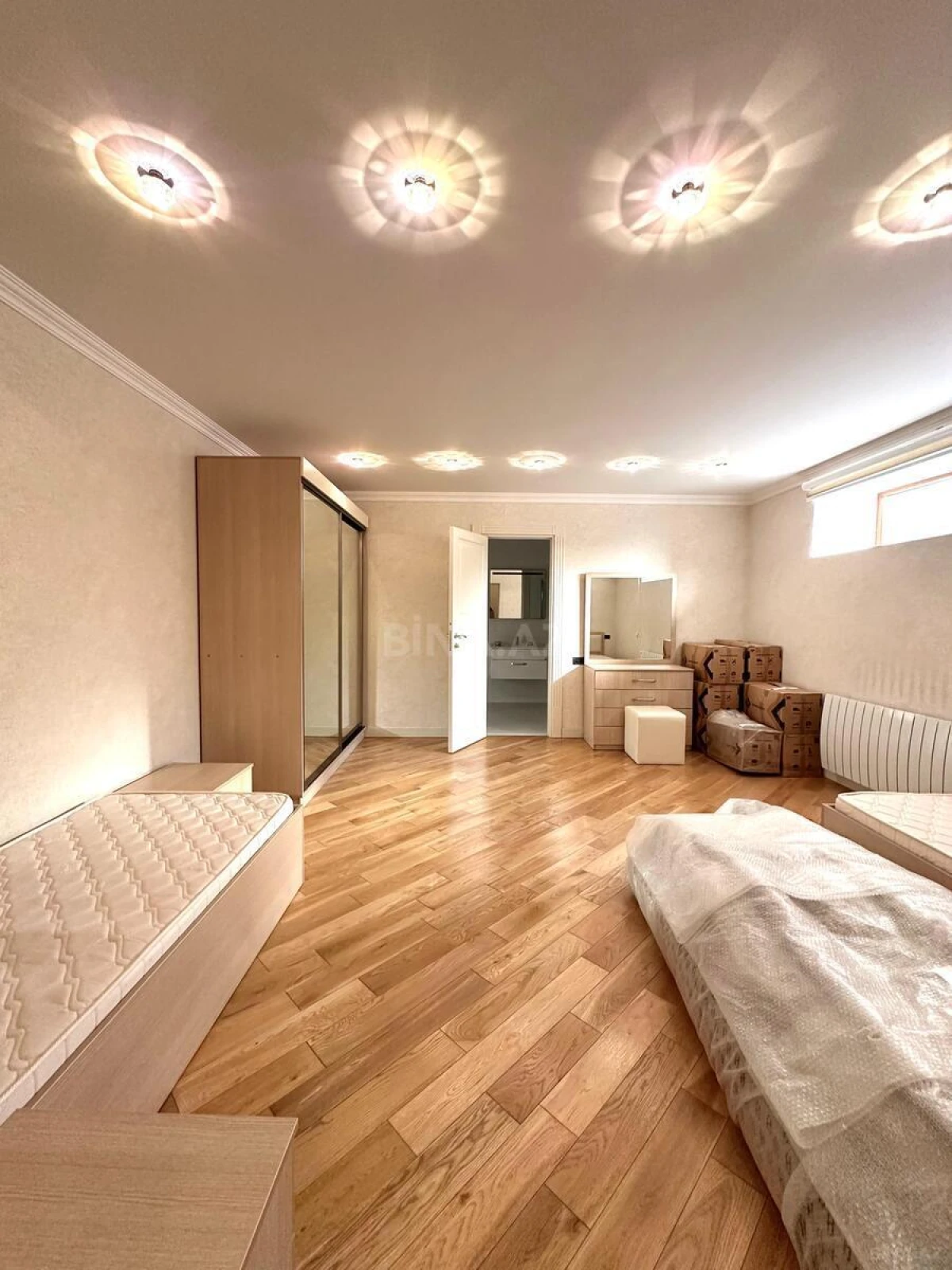 Kirayə verilir 9 otaqlı həyət evi 400 m²