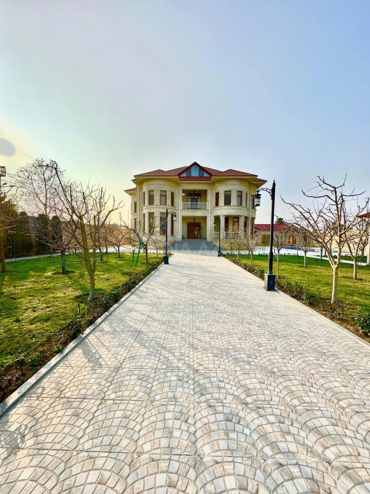Kirayə verilir 9 otaqlı həyət evi 400 m²