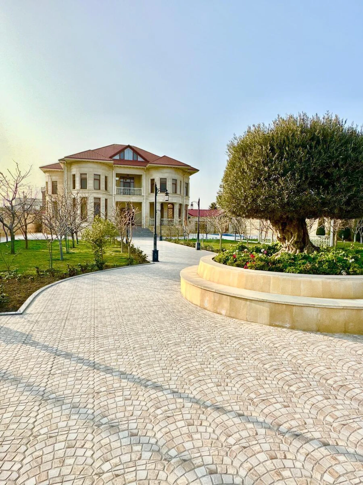 Kirayə verilir 9 otaqlı həyət evi 400 m²