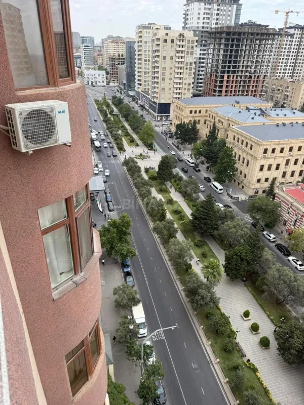 Satılır 2 otaqlı mənzil 81 m²