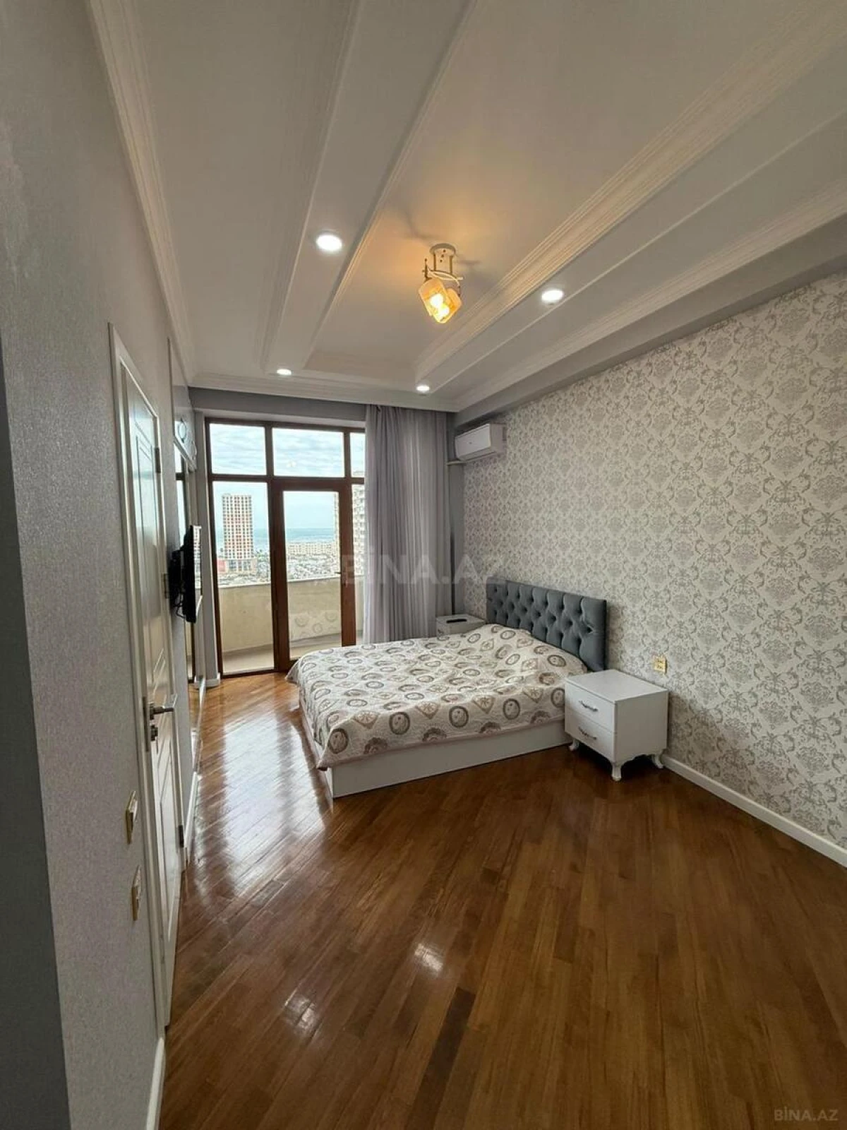 Satılır 2 otaqlı mənzil 81 m²