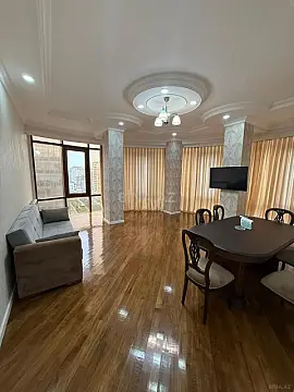 Satılır 2 otaqlı mənzil 81 m²