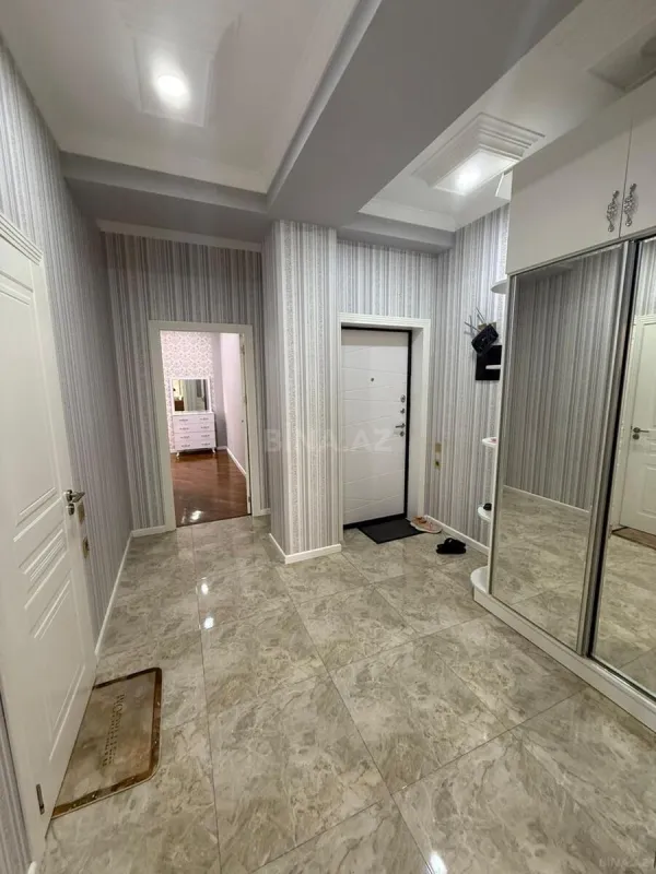 Satılır 2 otaqlı mənzil 81 m²