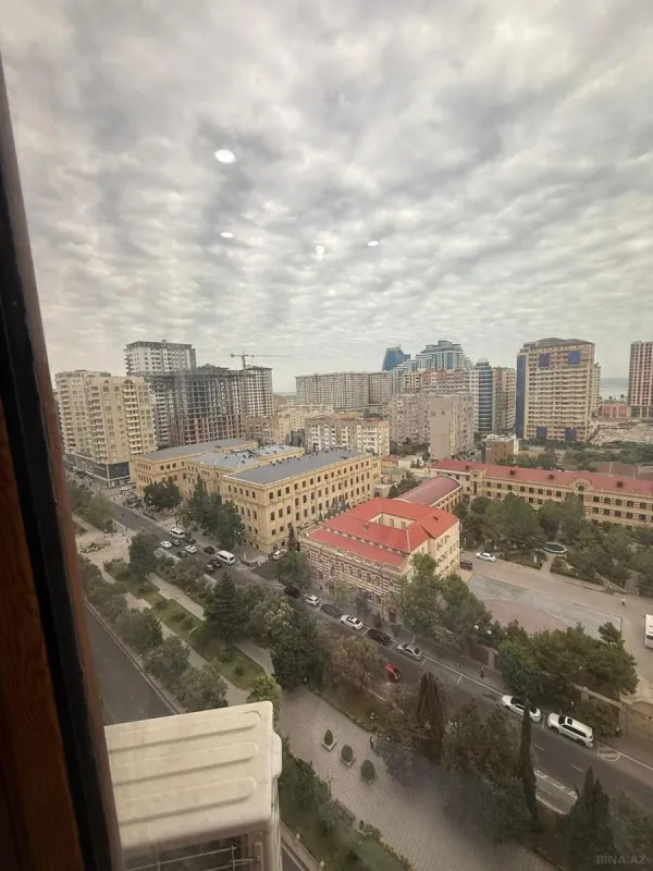 Satılır 2 otaqlı mənzil 81 m²