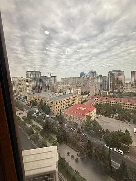 Satılır 2 otaqlı mənzil 81 m²