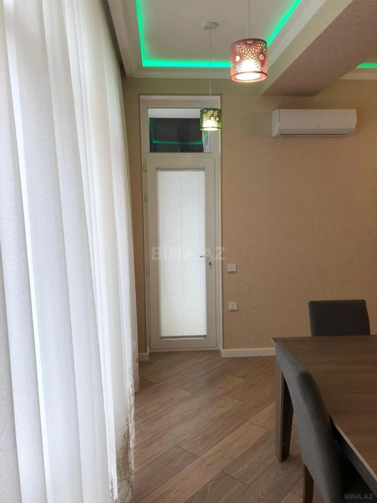 Kirayə verilir 2 otaqlı mənzil 100.3 m²