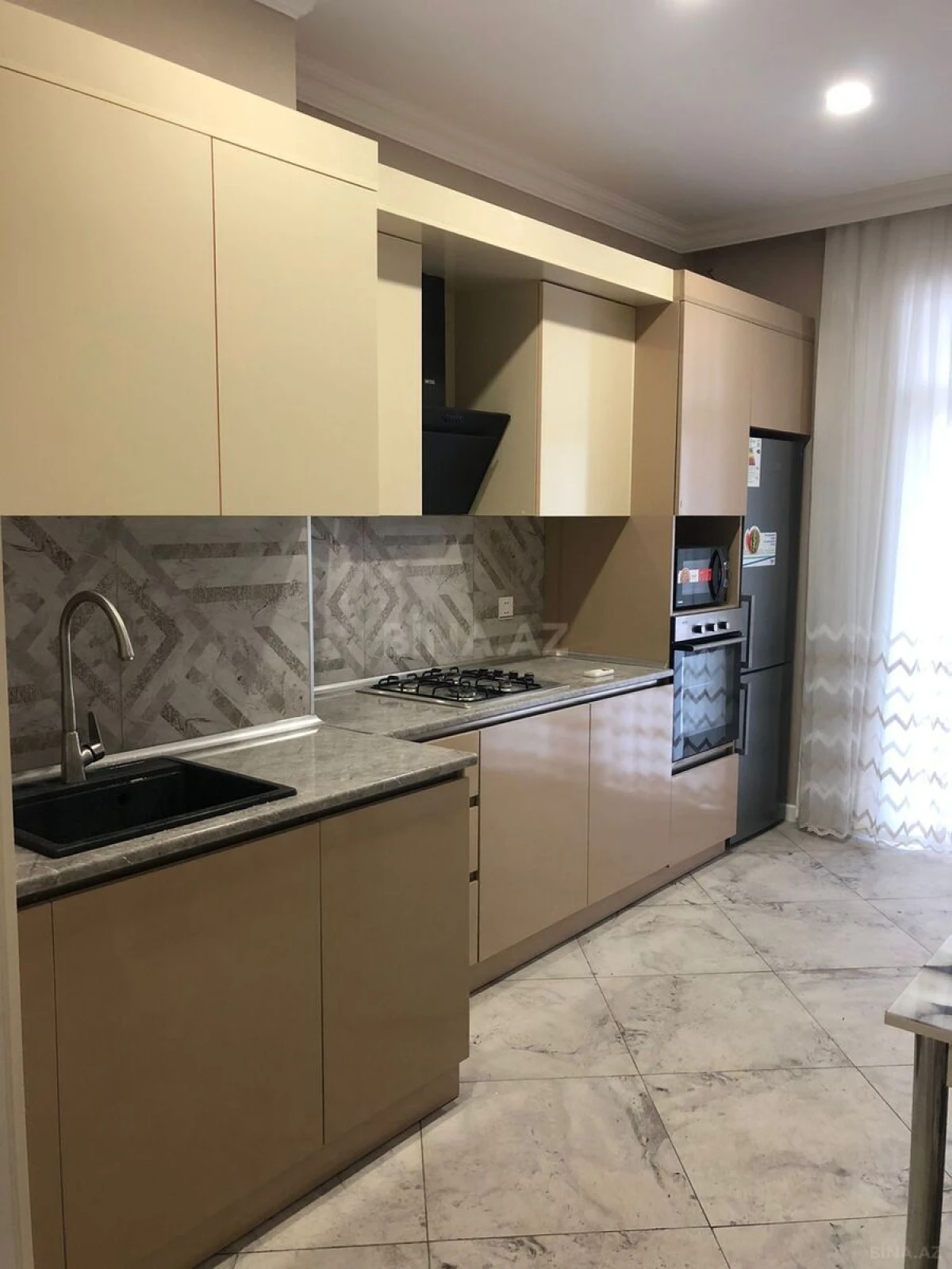 Kirayə verilir 2 otaqlı mənzil 100.3 m²