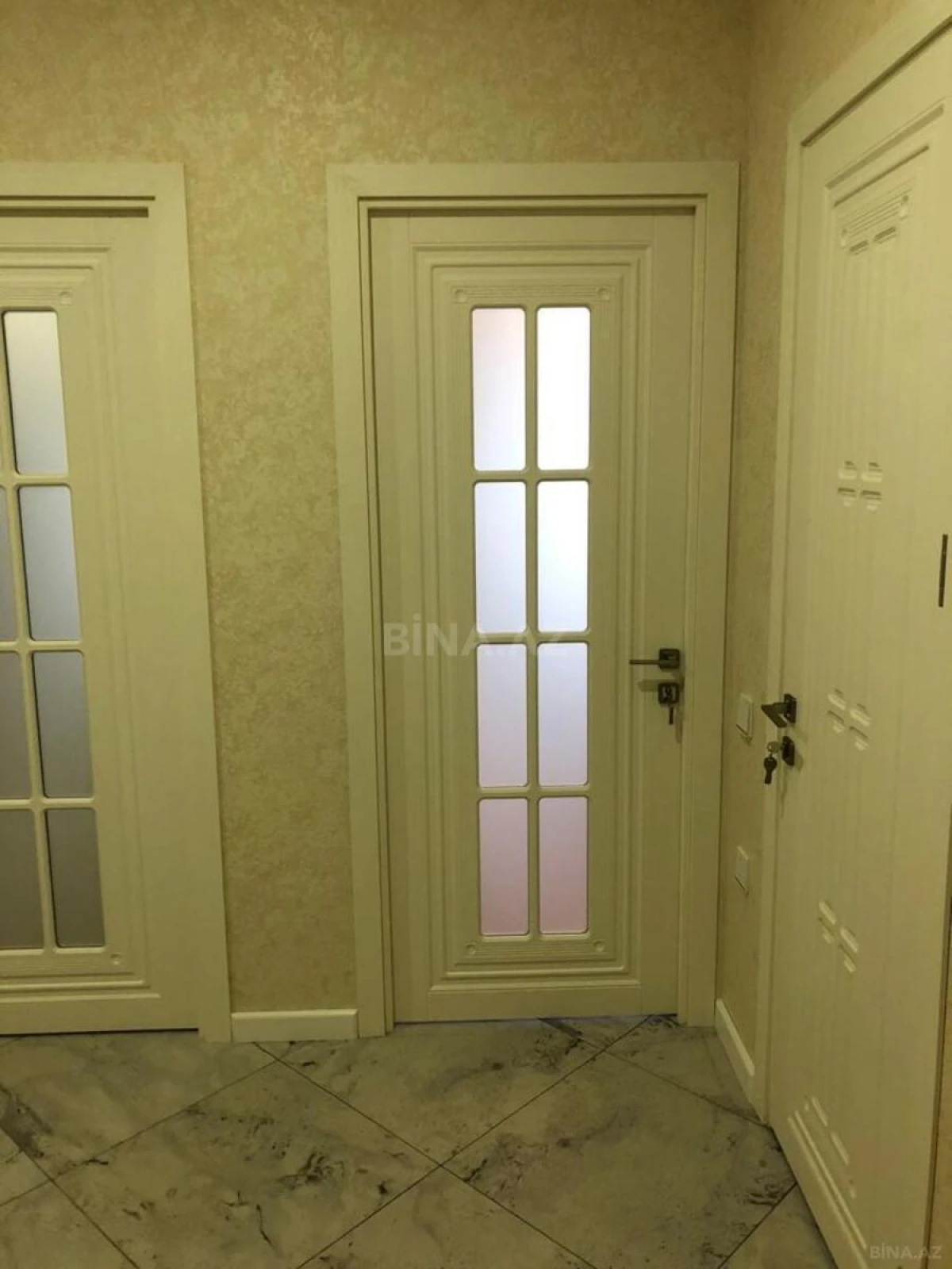 Kirayə verilir 2 otaqlı mənzil 100.3 m²